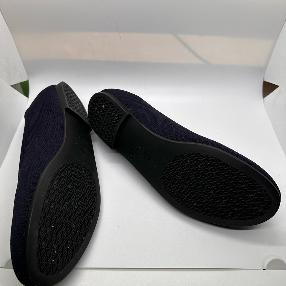 Vivaia Navy Flat